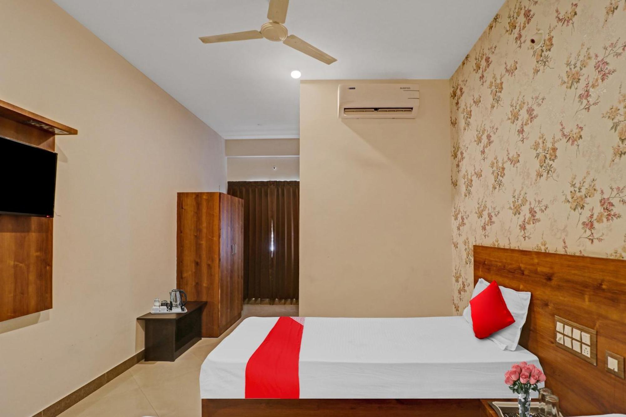 Hotel O Formula Vanivilasa Puram Экстерьер фото